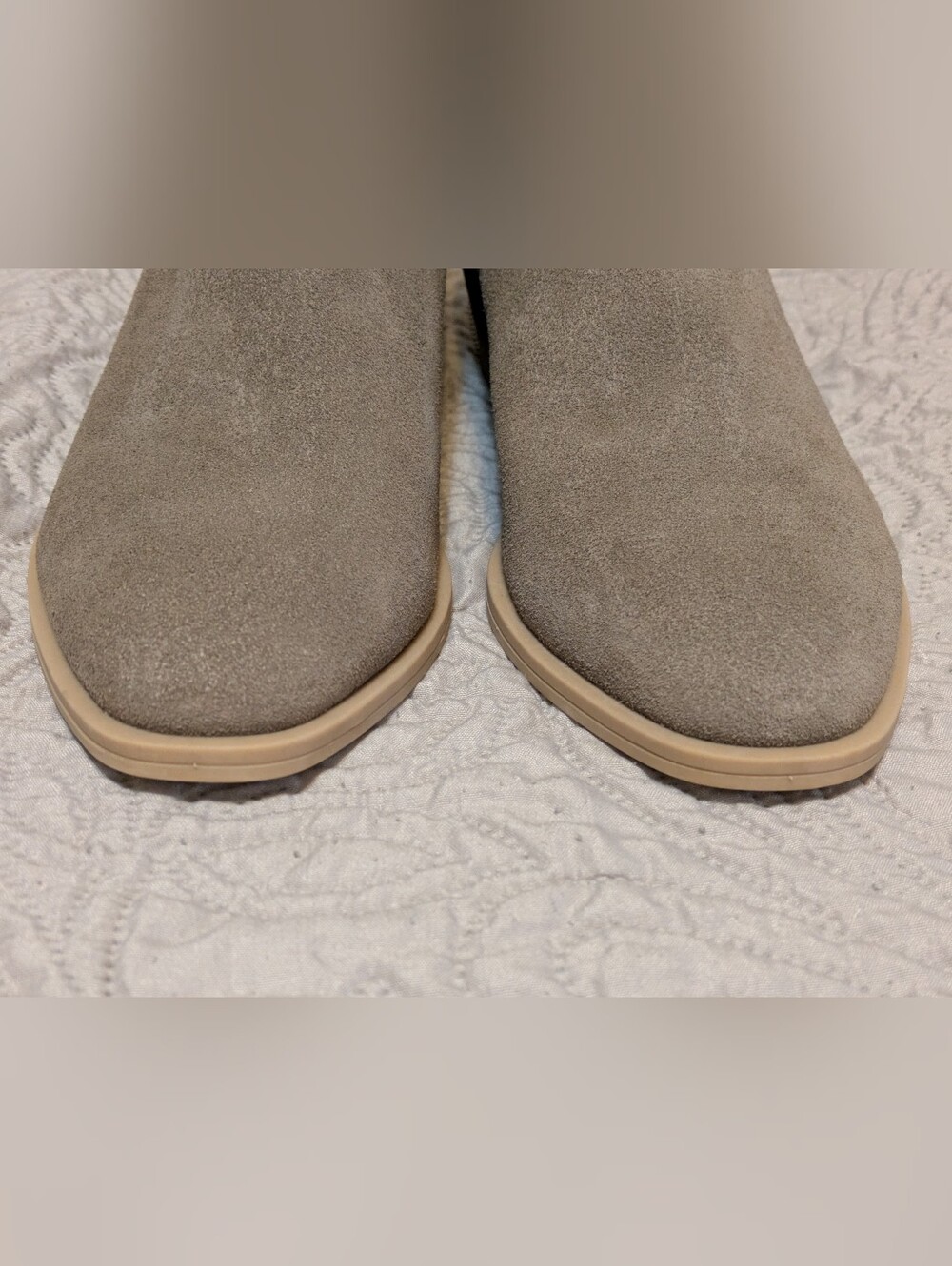 NWOT Dolce Vita Taupe Real Suede, Zip Ankle Boots. Like New. Size 8 - Picture 4 of 10